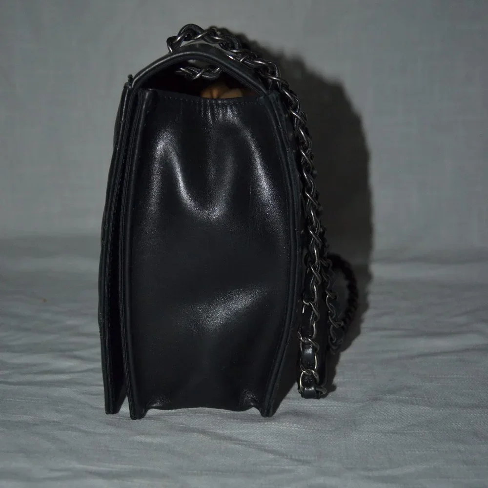 Chanel Black Quilted Leather Silver CC Hardware Shoulder Chain Strap Han…